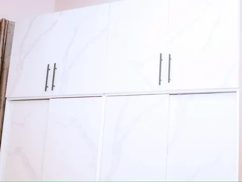 White marble-effect wardrobe doors with dark handles